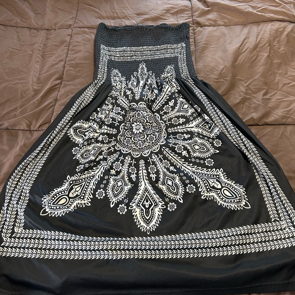 VENUS Black and White Boho Swim Coverup - Picture 2 of 2